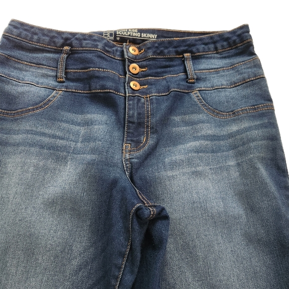 NO BO Blue Jeans - Picture 3 of 5